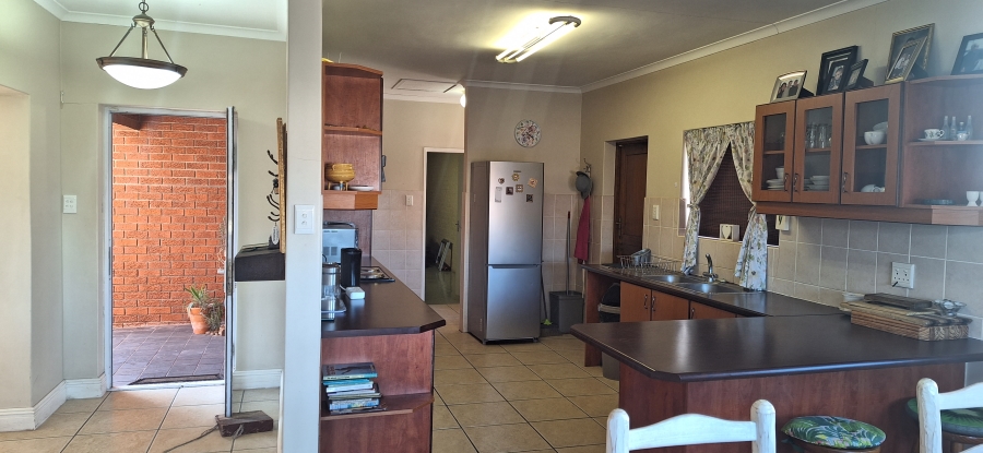 To Let 5 Bedroom Property for Rent in Bluewater Bay Western Cape